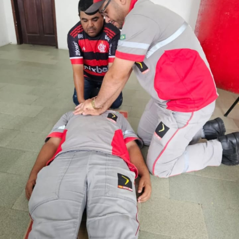 Programas de saúde e segurança ocupacional (PCMSO, PGR, EAT,LTCAT) Treinamentos nas áreas ambiental e normas regulamentadoras (NRs)